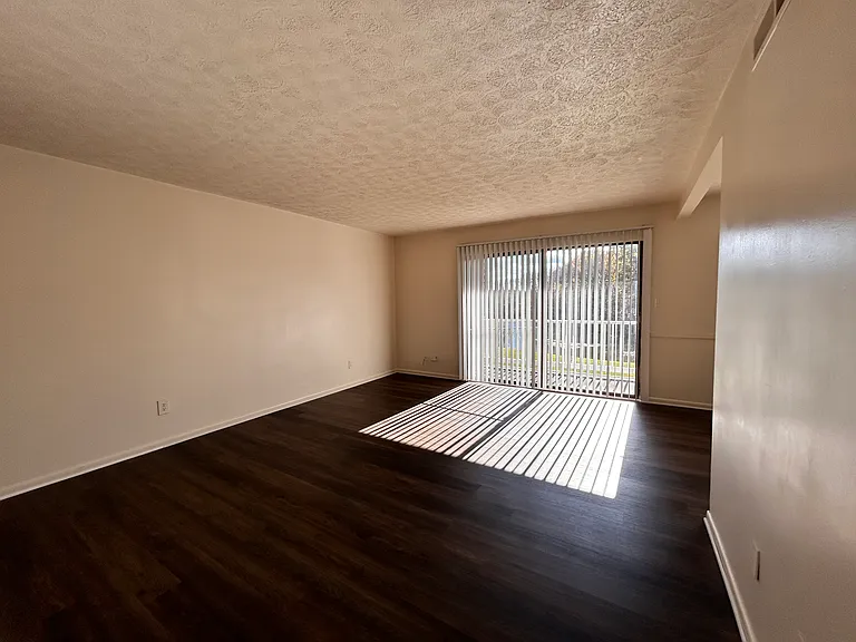 Huntingwood Apartments — Photo 41