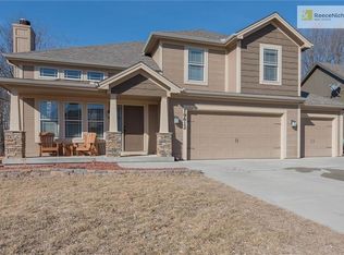 19612 Harbor Dr, Smithville, MO 64089