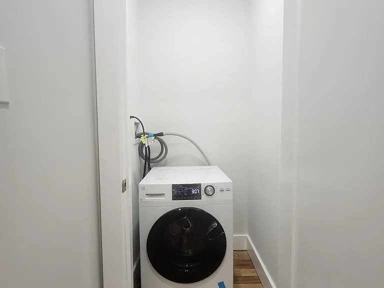 1424 E 102nd St #2A — Photo 12