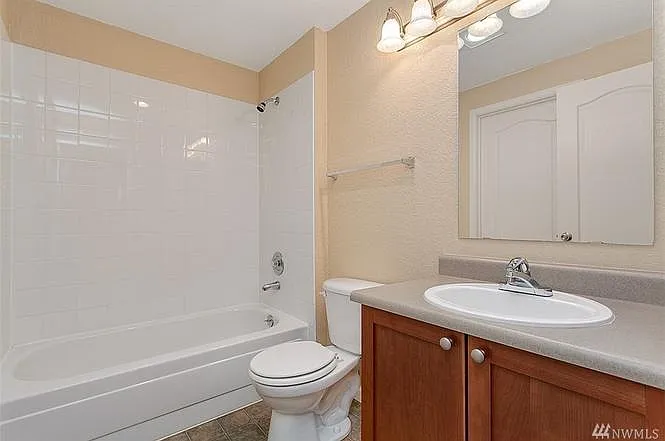 Full bath room