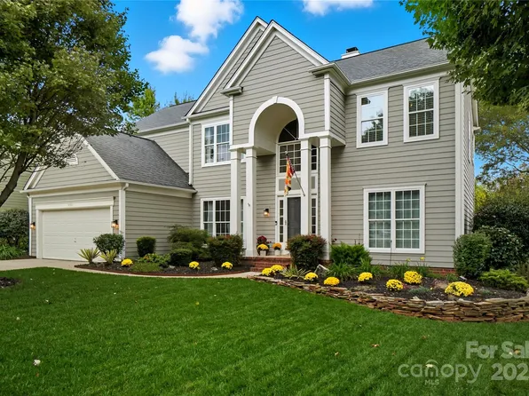 5701 Fairvista Dr, Charlotte, NC 28269