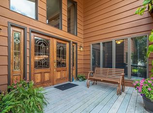 1022 Shady Oak Dr, North Mankato, MN 56003