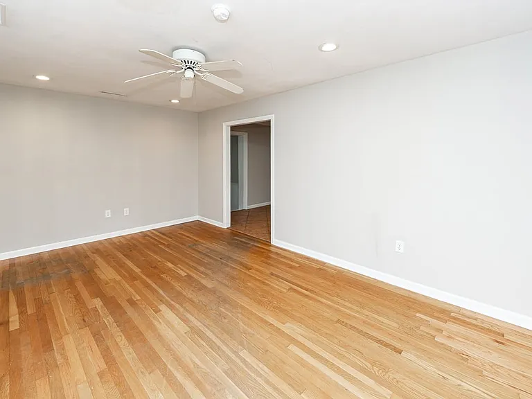 838 Fred St — Photo 39