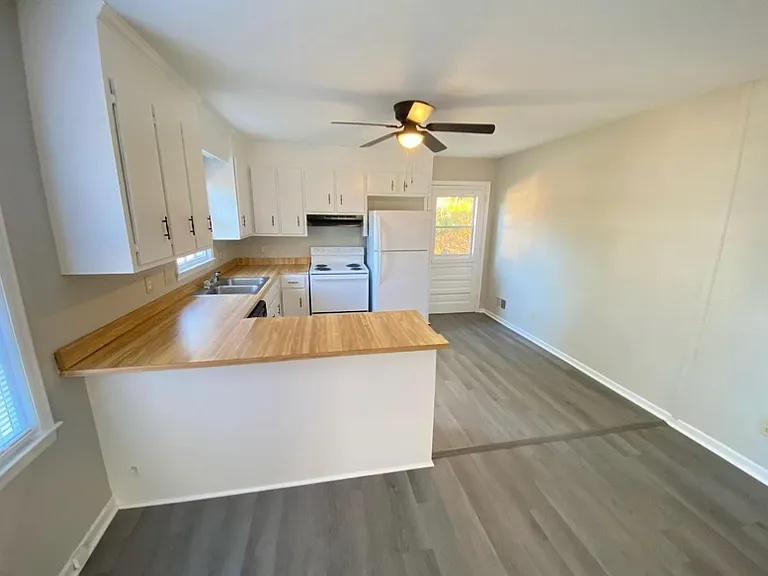 1826 Burnham St — Photo 2