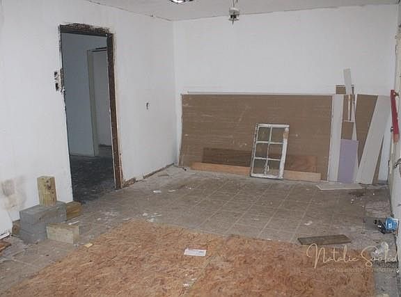 3rd image of 2307 Rose St