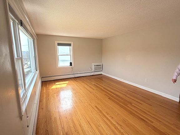 4th image of 216 Harris Ave APT 2