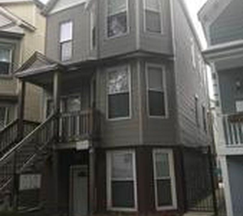 1st image of 1236 W Oakdale Ave #1RFCH