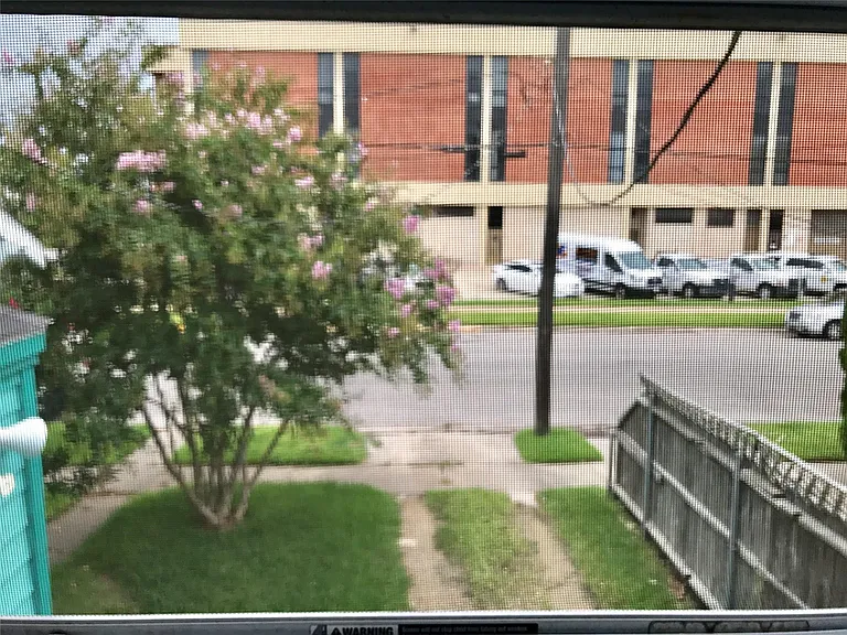 4025 Avenue R — Photo 12