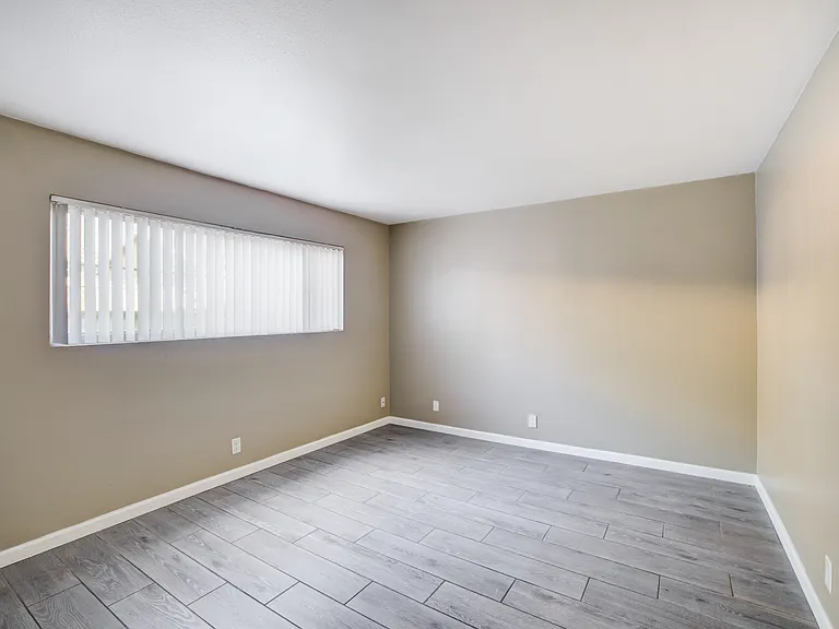 233 W Nicolet St #4 — Photo 8
