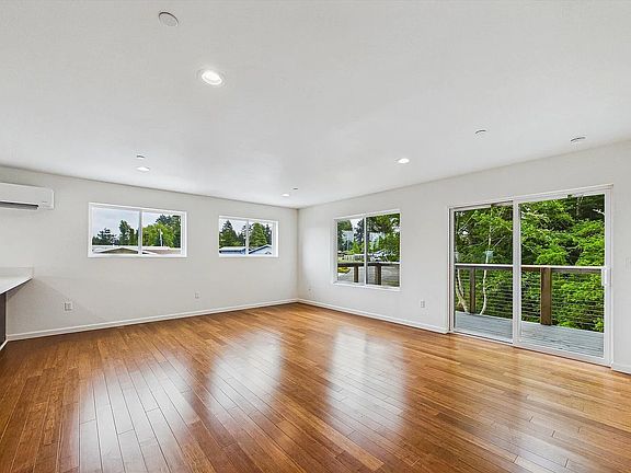 5th image of 5956 Christopher Dr