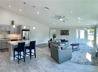 185 Village Cir, Labelle, FL 33935