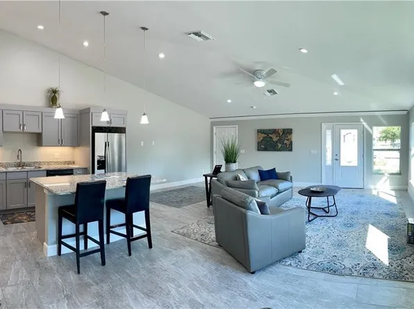 185 Village Cir, Labelle, FL 33935