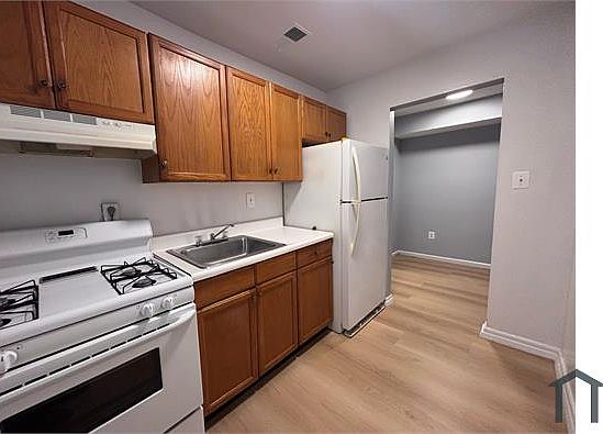 1st image of 4936 Nash St NE #3