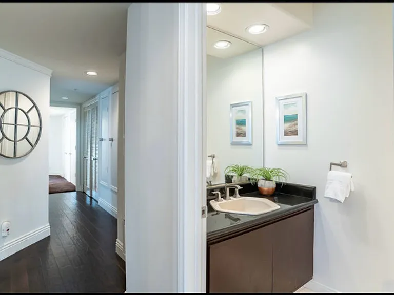 1819 Holmby Ave #204 — Photo 9