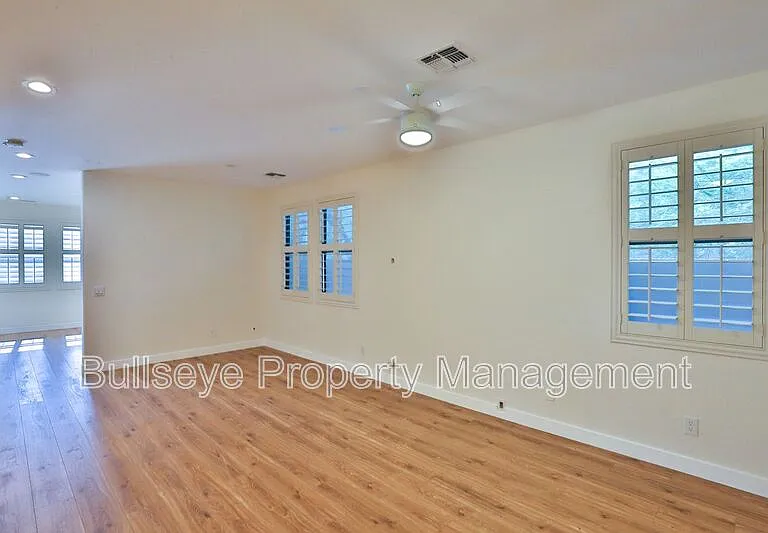 7321 N 89th Dr — Photo 4