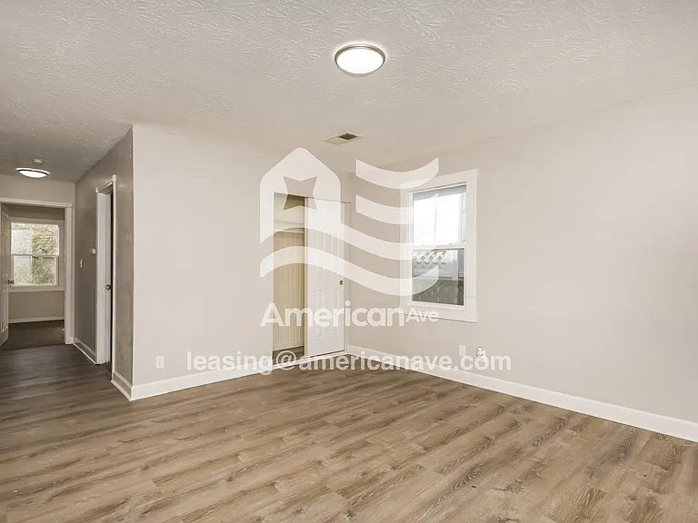 1741154_004_living_room_13648587.jpg
