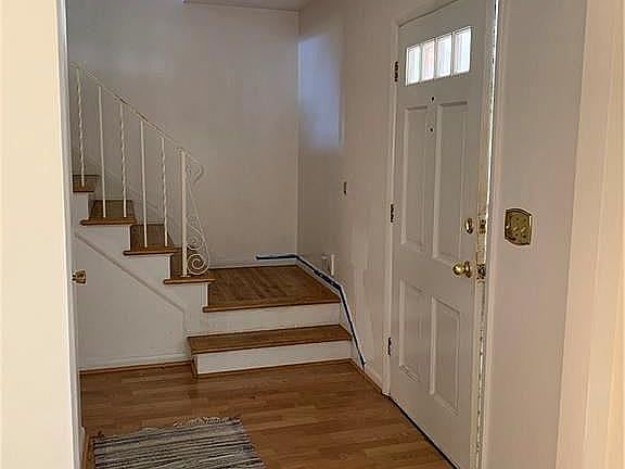 2nd image of 1084 Eastbrook Dr