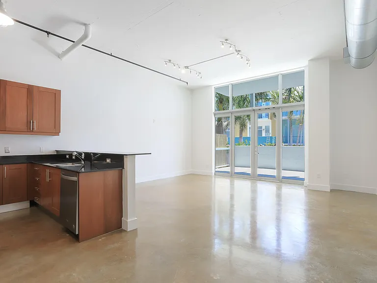 180 NE 4th Ave #204 — Photo 9