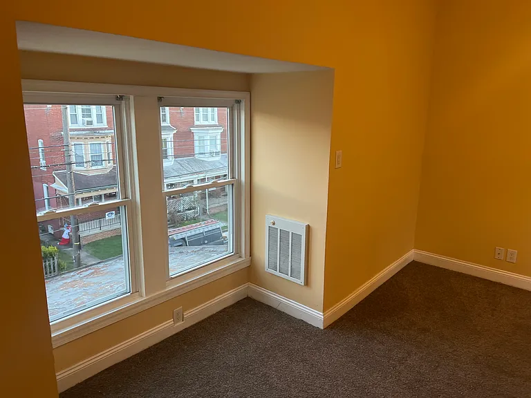 1115 W King St #2 — Photo 7