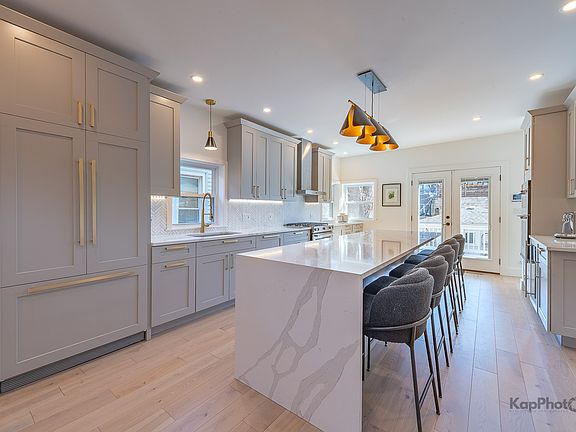5th image of 2921 N Seeley Ave