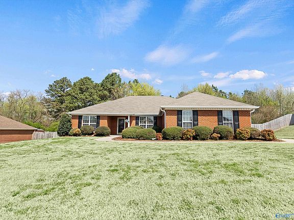 3rd image of 109 Cedar Glen Dr