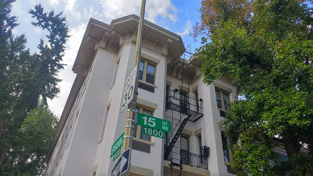 Studio, $3,850 — Photo 1