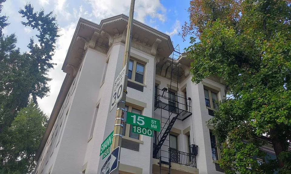 15th St NW