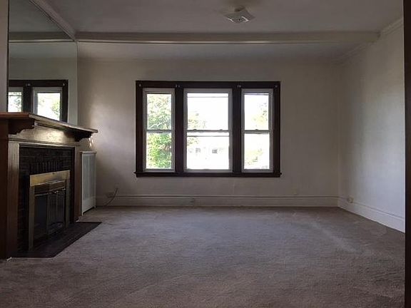 Living Room w / Fireplace