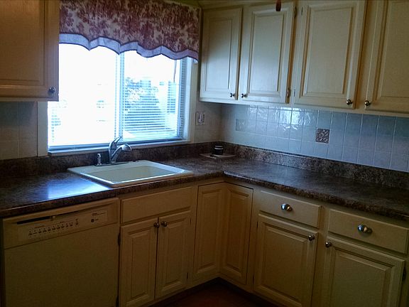 4th image of 854 Winchester Court #B