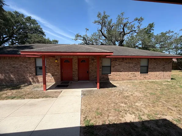 823 Dallas St #B, Pleasanton, TX 78064