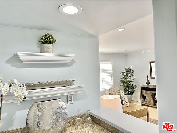 5th image of 1345 N Fuller Ave Unit 206
