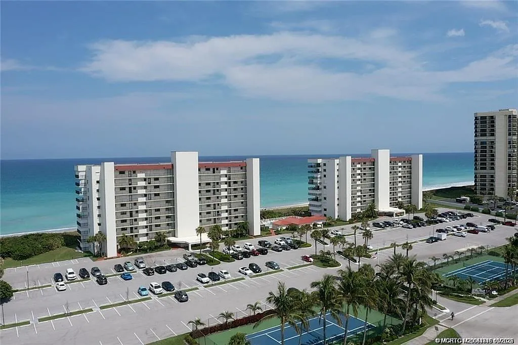2 bed, 2.0 bath, 1053 sqft, $4,200 — Photo 2