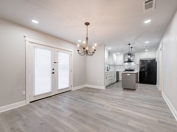 4th image of 227 Carolyn Dr