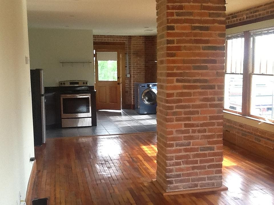 1st image of 203-1039 E 5th St #203