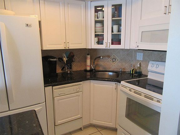 5th image of 4050 N Ocean Drive #1106