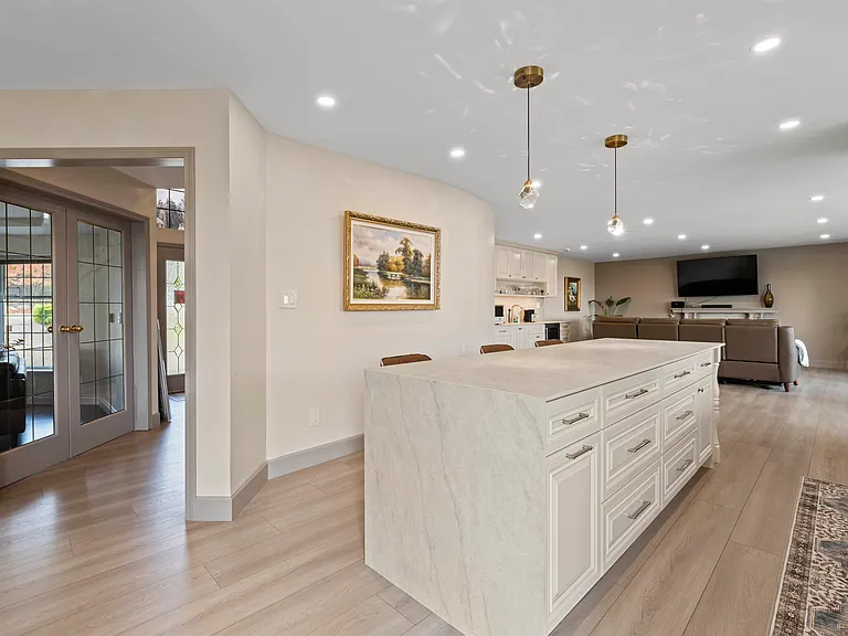2268 Leclair Dr — Photo 12
