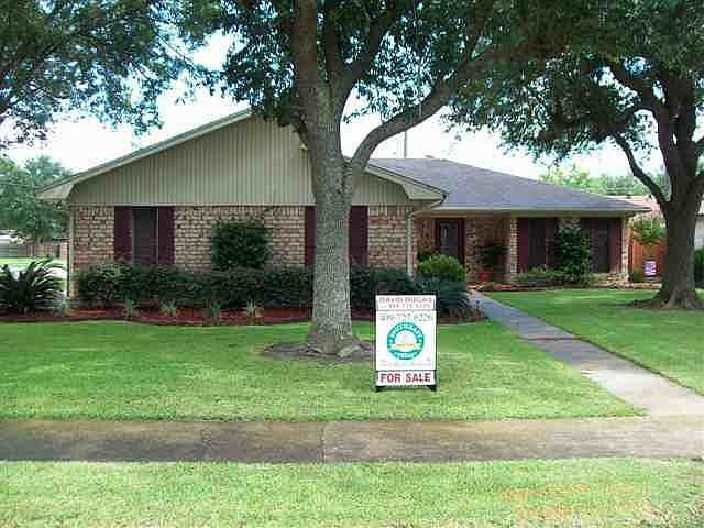1st image of 3163 Crest Dr