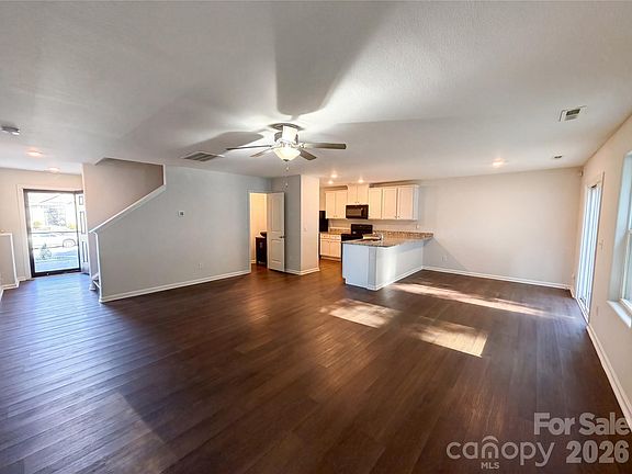 3rd image of 330 Waterstone Dr