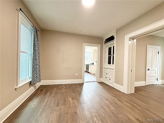 5th image of 460 Rhode Is