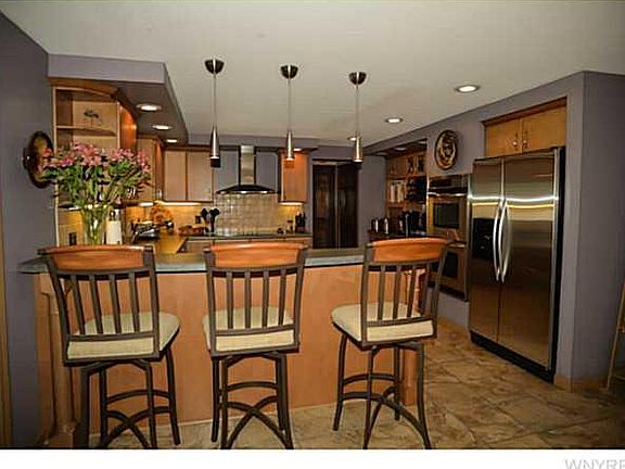 4th image of 209 Bramble Ct