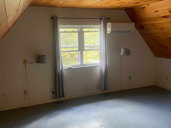 Upstairs bedroom with heat/AC heatpump