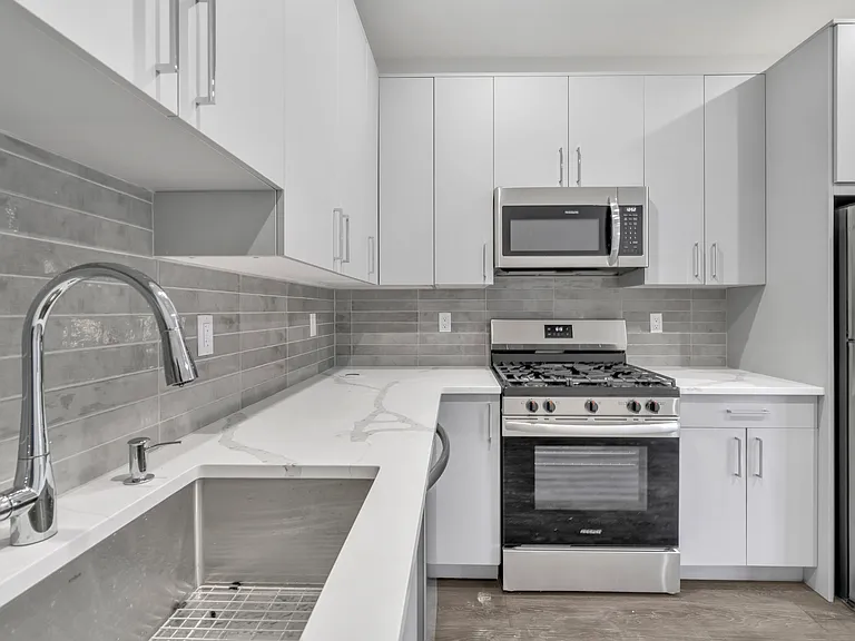 491 Walker St #3C — Photo 13