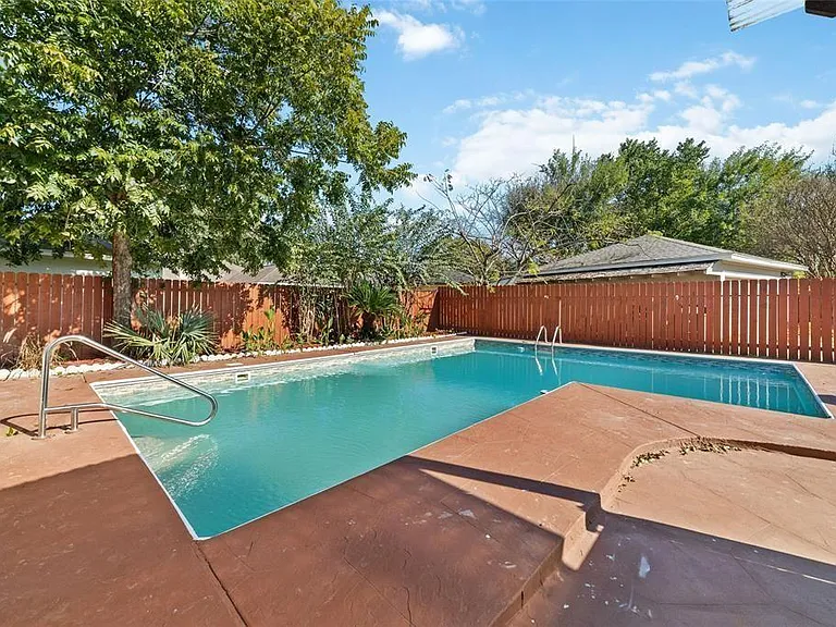 22122 Woodrose Dr — Photo 32