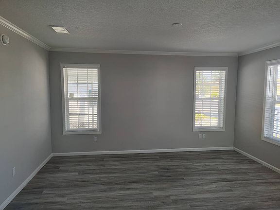 5th image of 254 San Carlos St
