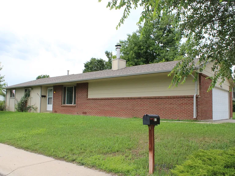 901 Gallup Rd — Photo 2