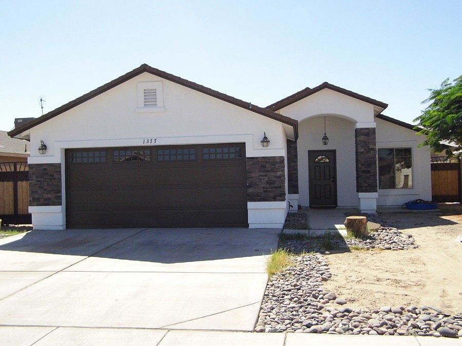 1st image of 1377 E San Pedro St