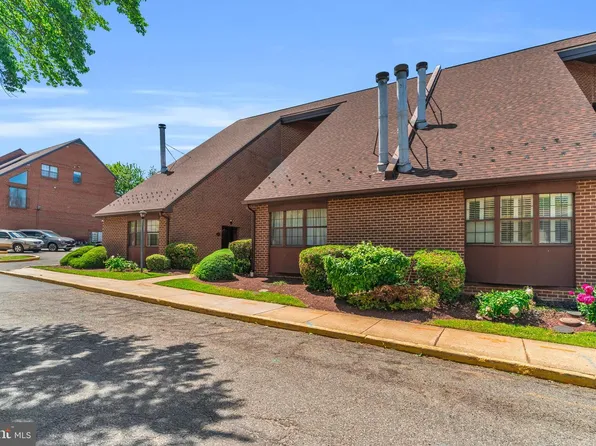 3040 Pineview Ct NE, Washington, DC 20018