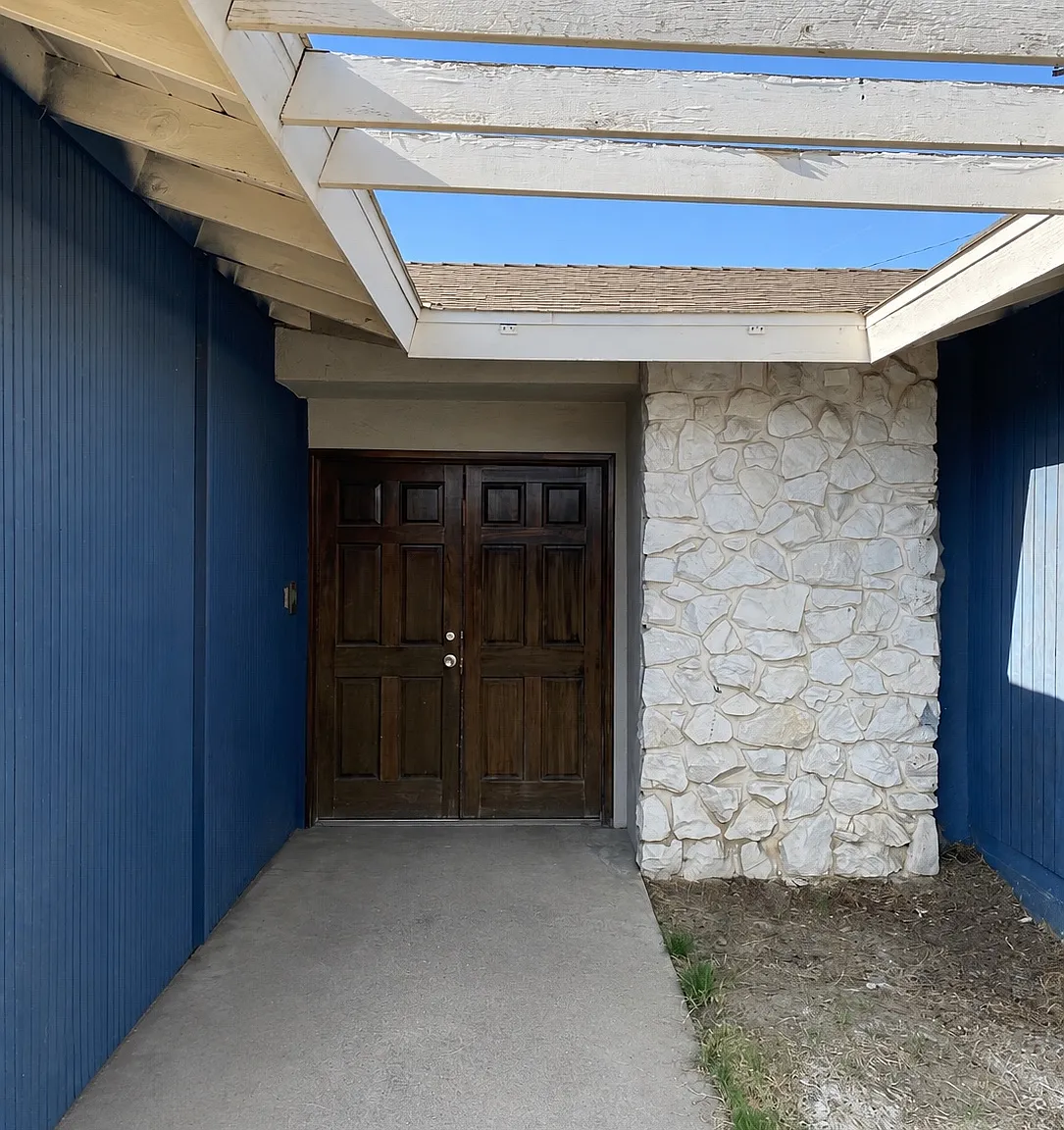 2124 Ming Ave — Photo 2