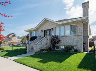 3937 N Page Ave, Chicago, IL