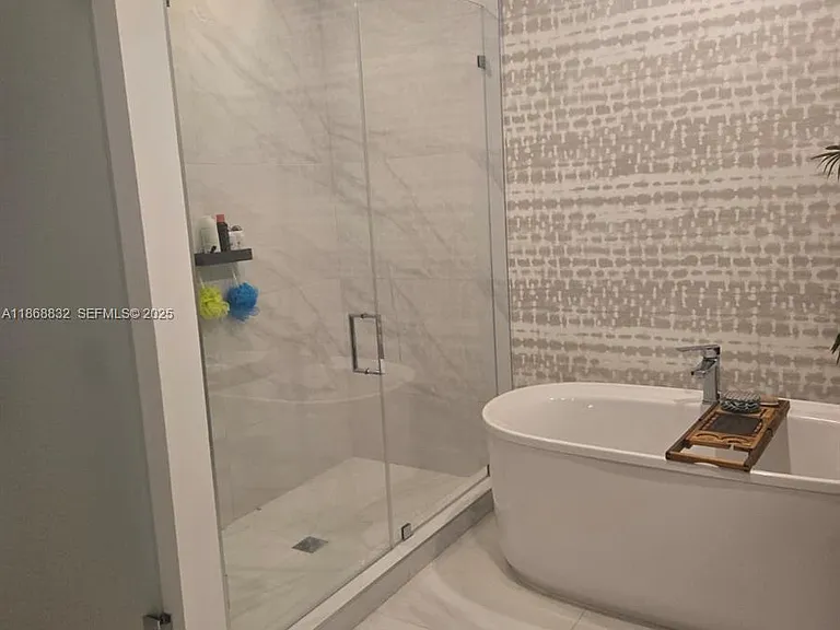 17550 Collins Ave #402 — Photo 13
